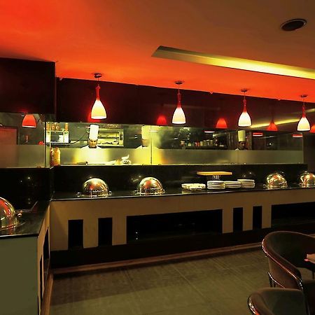 Hotel Corporate Regency Nuova Delhi Esterno foto
