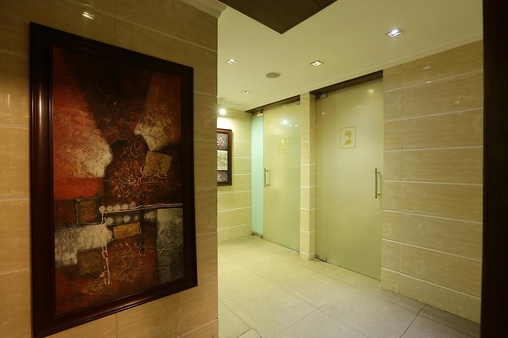 Hotel Corporate Regency Nuova Delhi Esterno foto