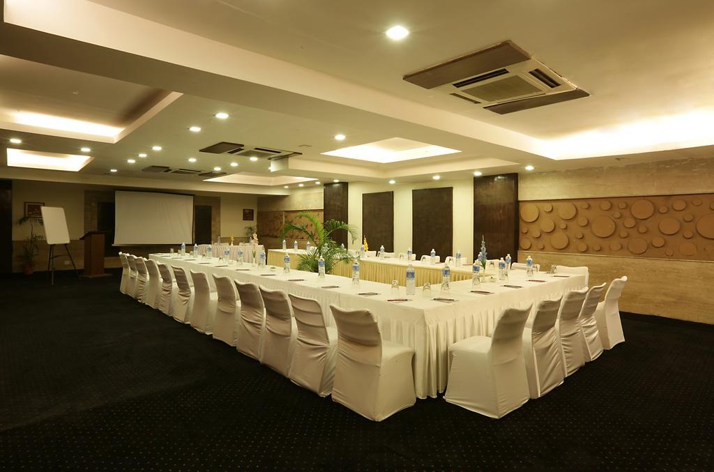 Hotel Corporate Regency Nuova Delhi Esterno foto