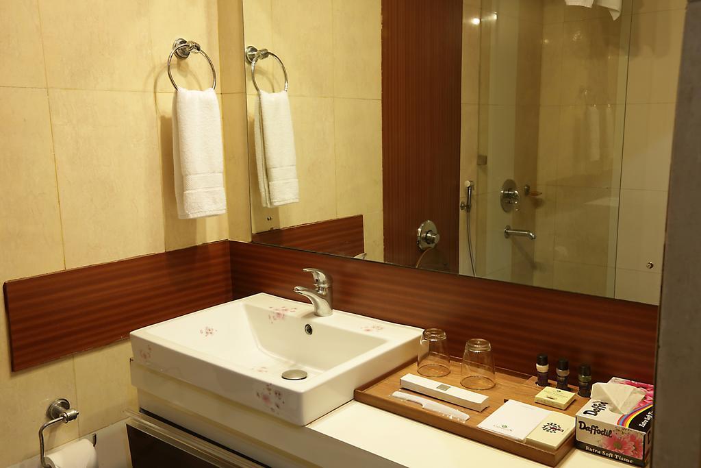 Hotel Corporate Regency Nuova Delhi Esterno foto