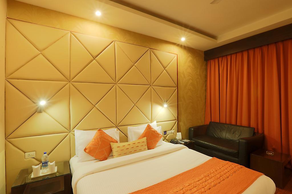 Hotel Corporate Regency Nuova Delhi Esterno foto