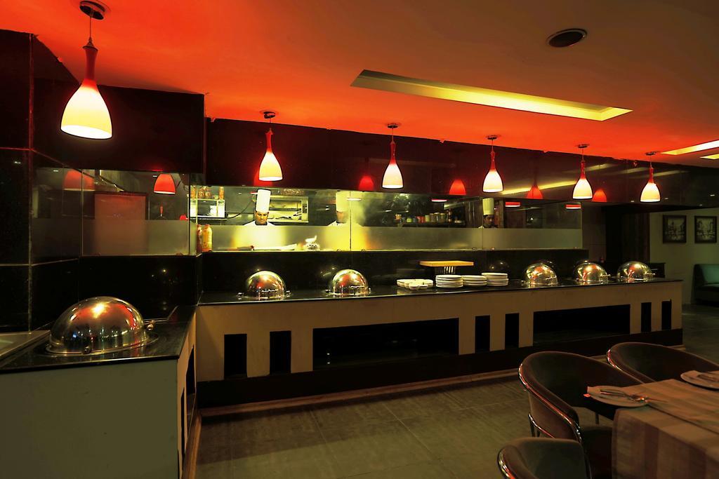 Hotel Corporate Regency Nuova Delhi Esterno foto