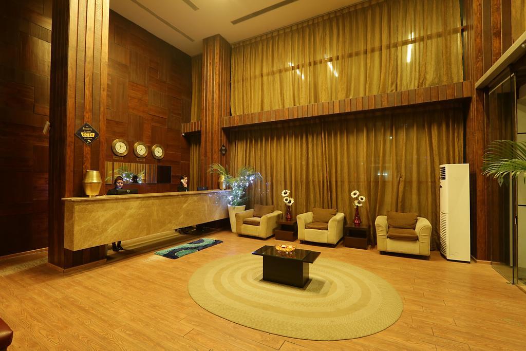 Hotel Corporate Regency Nuova Delhi Esterno foto