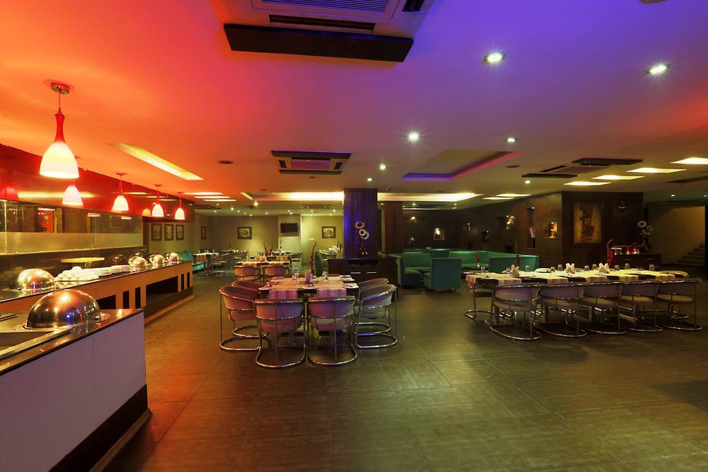 Hotel Corporate Regency Nuova Delhi Esterno foto