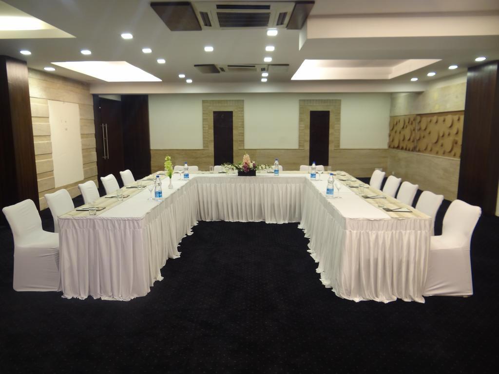 Hotel Corporate Regency Nuova Delhi Esterno foto