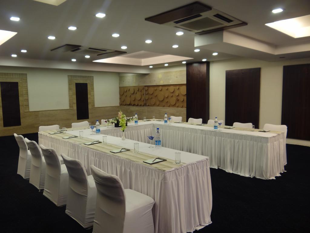 Hotel Corporate Regency Nuova Delhi Esterno foto