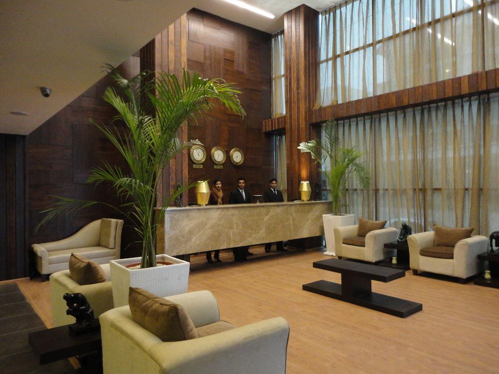 Hotel Corporate Regency Nuova Delhi Esterno foto