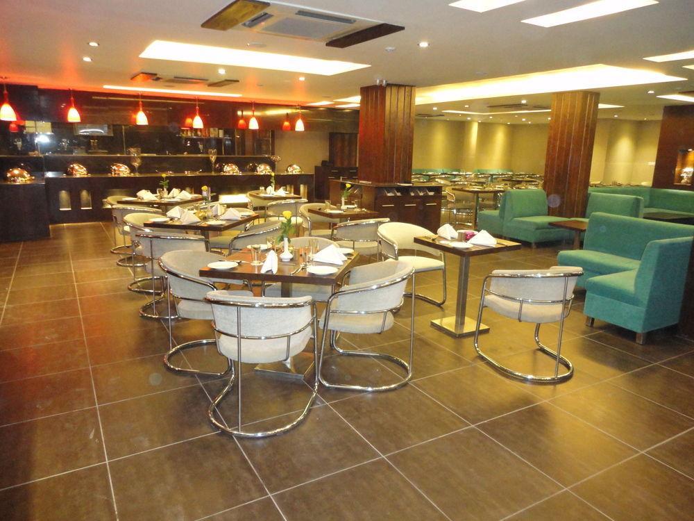Hotel Corporate Regency Nuova Delhi Esterno foto