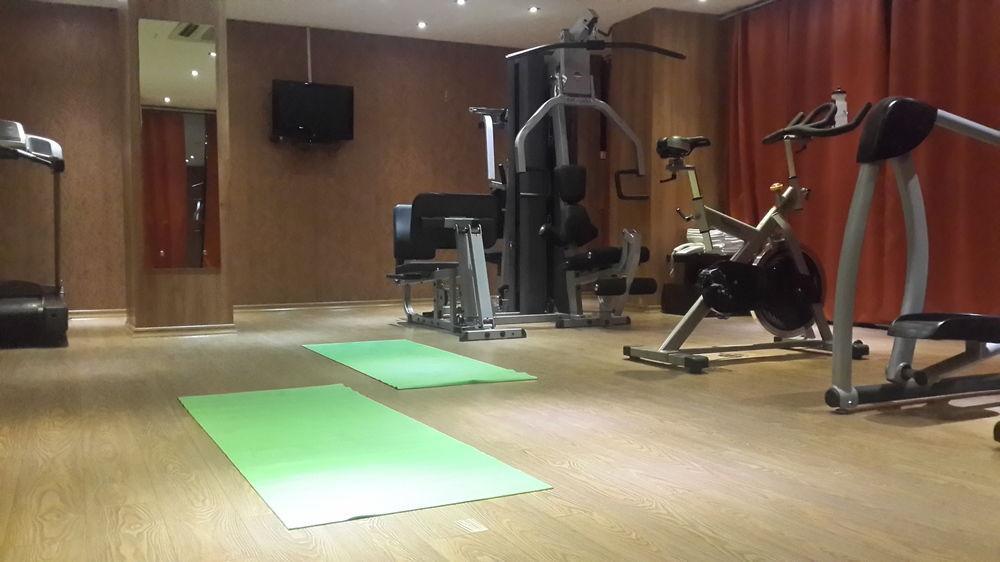 Hotel Corporate Regency Nuova Delhi Esterno foto