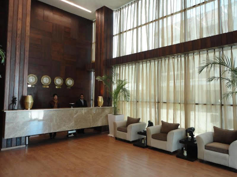 Hotel Corporate Regency Nuova Delhi Esterno foto