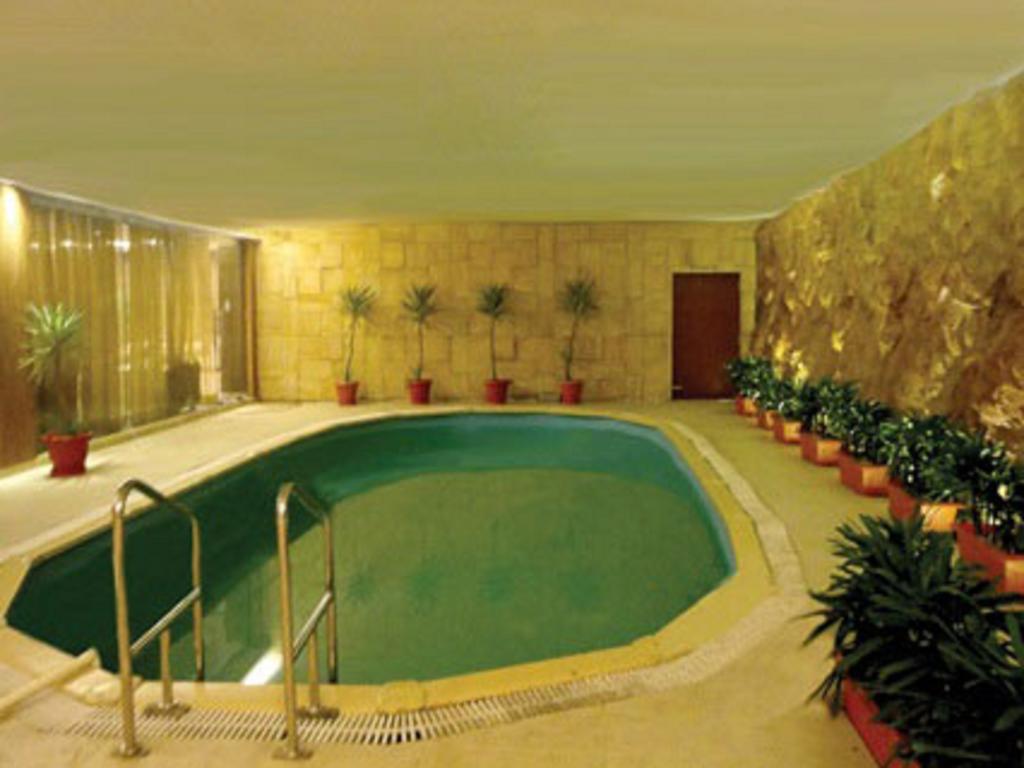 Hotel Corporate Regency Nuova Delhi Esterno foto