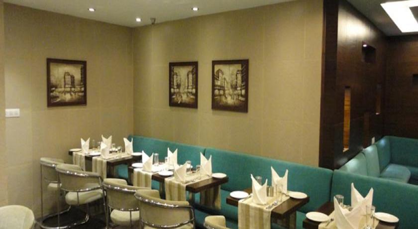 Hotel Corporate Regency Nuova Delhi Esterno foto