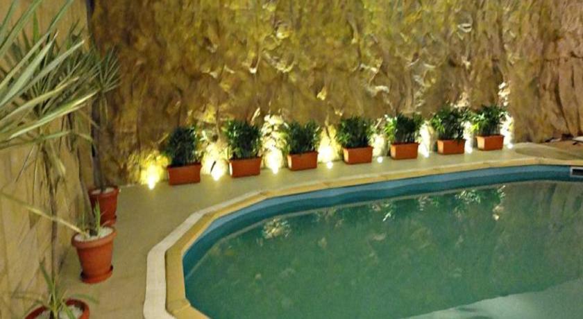 Hotel Corporate Regency Nuova Delhi Esterno foto