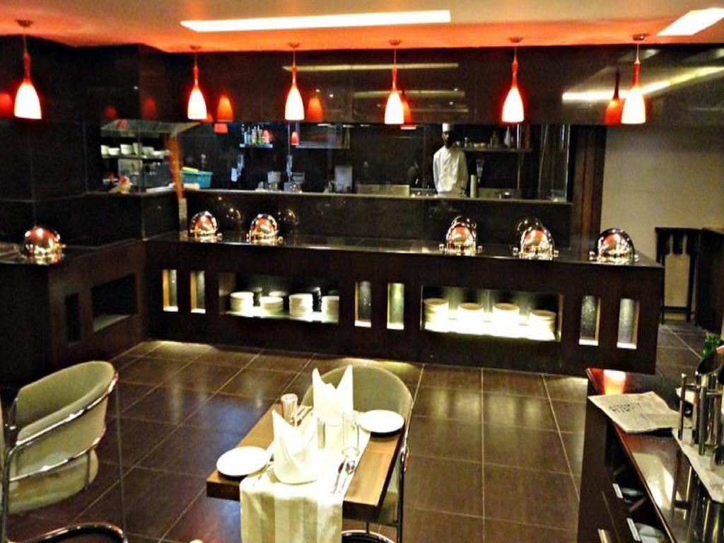 Hotel Corporate Regency Nuova Delhi Esterno foto