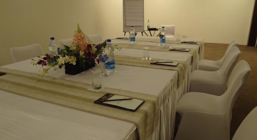 Hotel Corporate Regency Nuova Delhi Esterno foto