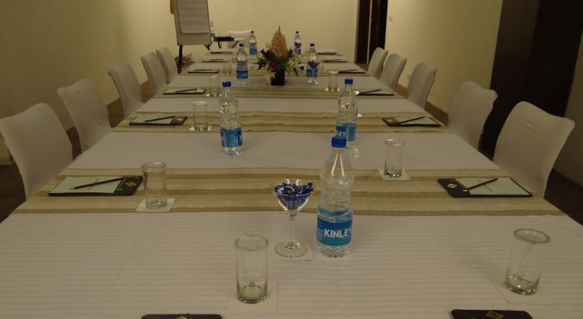 Hotel Corporate Regency Nuova Delhi Esterno foto